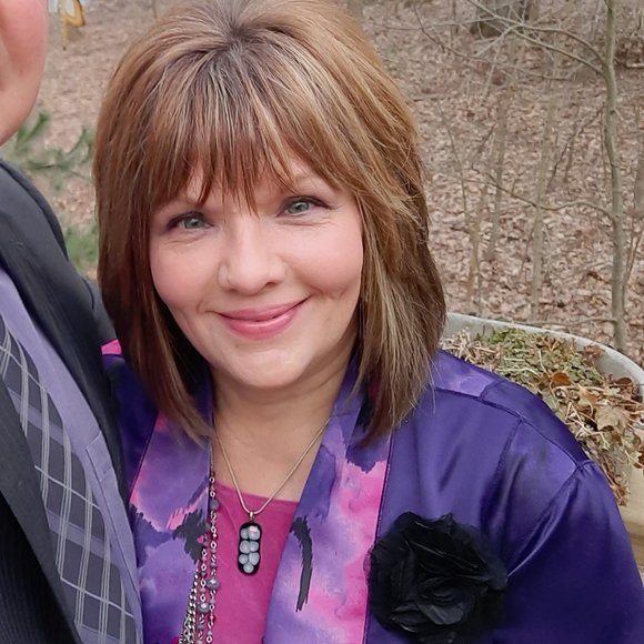 Meet your Posher, Danielle - Picture 2 of 13